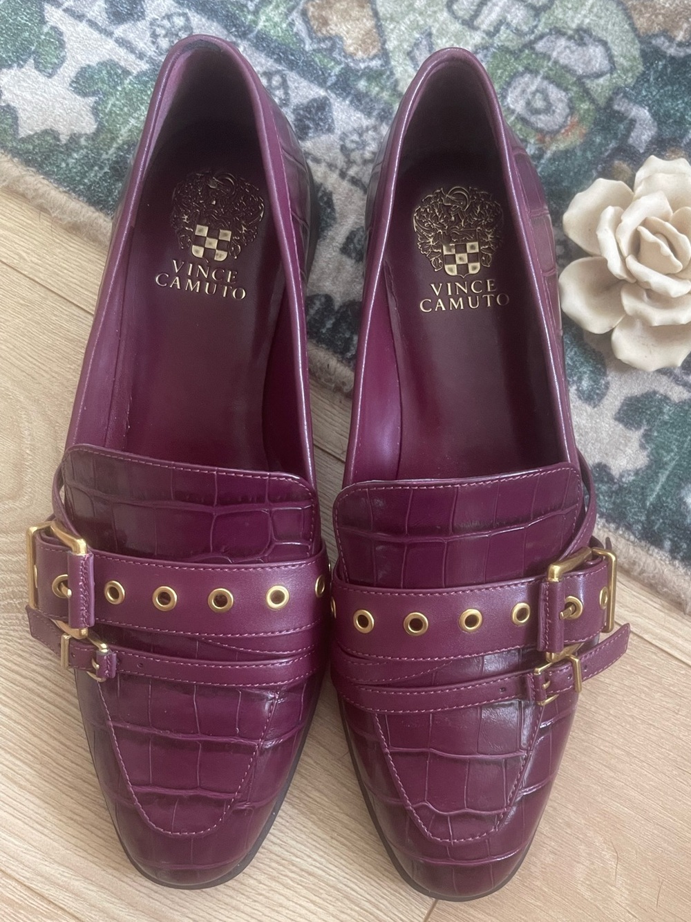 Vince Camuto burgundy size 10 Woman's  loafer shoes